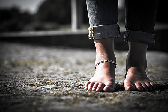 Barefoot (https://goo.gl/4WdG8t) by Tim RT (https://www.flickr.com/photos/tim-rt-photography/) is licensed under [CC BY-ND 2.0] (https://creativecommons.org/licenses/by-nd/2.0/)
