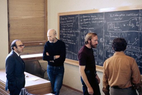 Discussion in the main lecture hall at the École de Physique des Houches (Les Houches Physics School), 1972. From left, Yuval Ne’eman, Bryce DeWitt, Kip Thorne.
